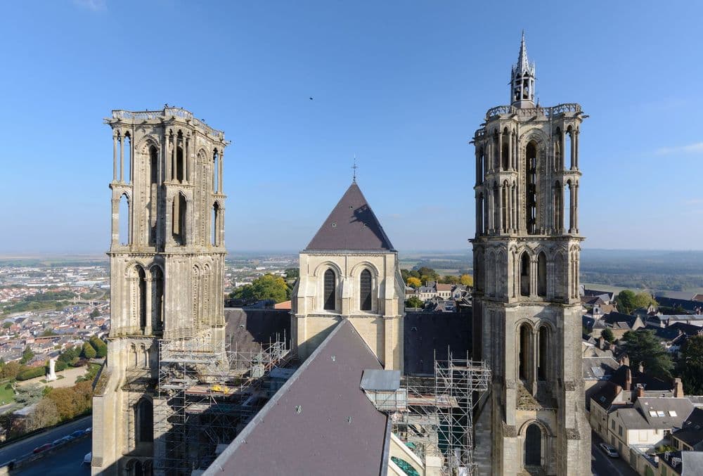 02000 Laon Wikicommons Uoaei1 Cathedral_East_Towers_02.jpeg