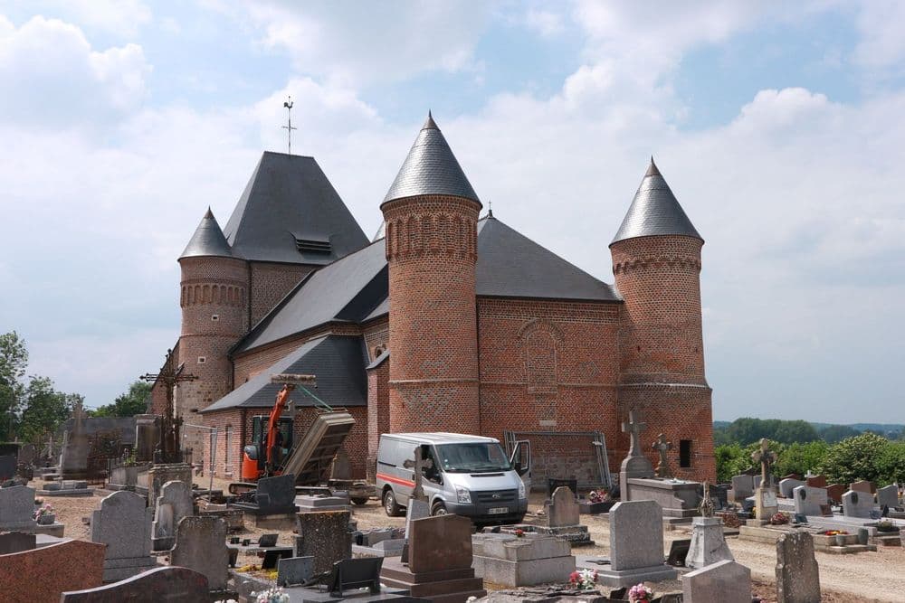 02120 Flavigny-le-Grand-et-Beaurain_-_Église_Saint_Médard,_côté_OuestWIKI JP CUVELIER WIKI RENE HOURDRTY.jpg
