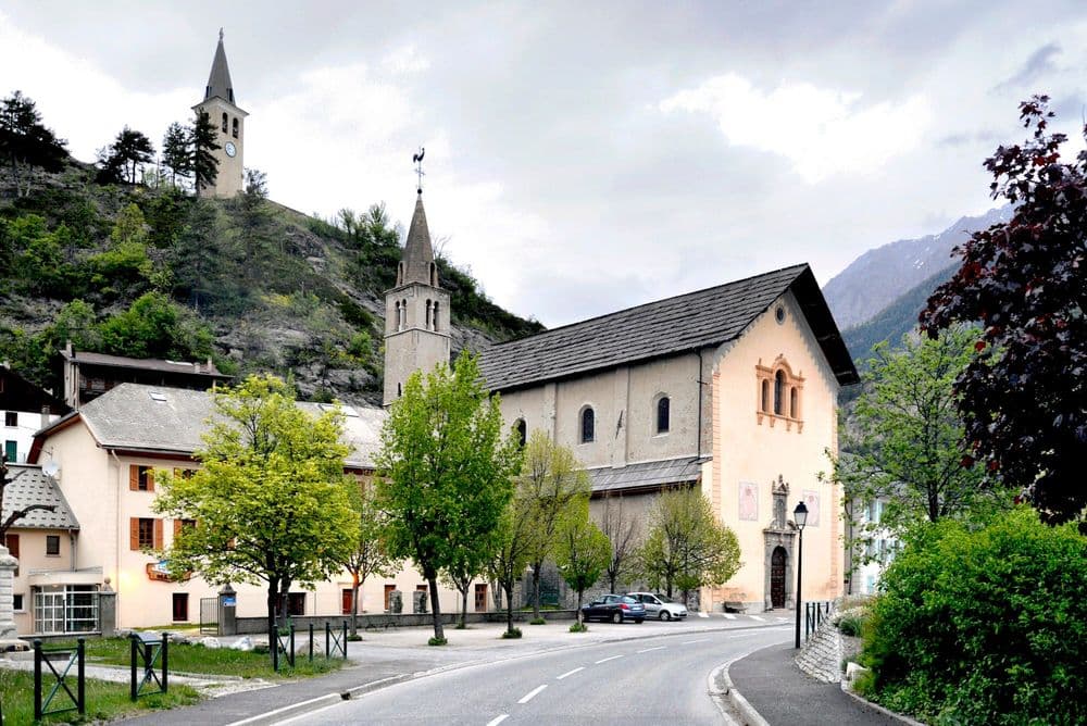 04850 JAUSIERS Jausiers_église_paroissiale WIKI PIERRE BONAT .jpg