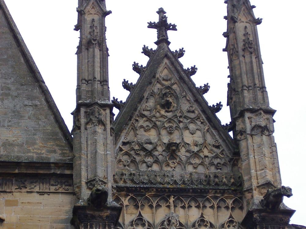 08000 Charleville Mezieres Wiki commons Adri08 Détail_façade_église_Notre_Dame_Mézières.jpeg