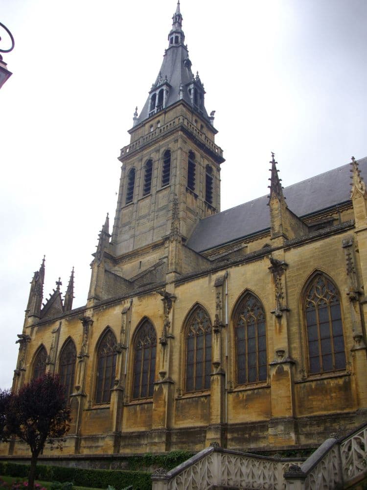 08000 Charleville-Mézières Wiki commons Fab5669 basilique_Notre-Dame-d'Espérance_(07).jpeg