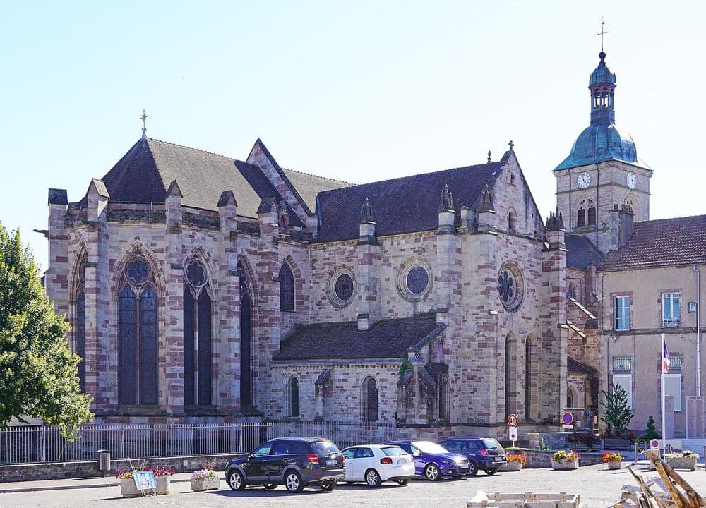 1500px-2020-08_-_Basilique_Saint-Pierre_de_Luxeuil-les-Bains_-_17.jpg