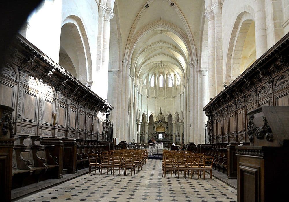 1547px-Chœur_de_l'église_abbatiale_Notre-Dame-et-Saint-Edme_de_Pontigny.jpg