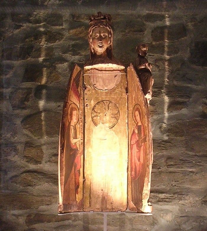 15500- Eglise_Saint-André_de_Massiac vierge WIKI Bernard Delpeuch.jpg