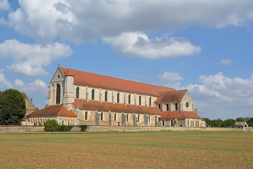 1618px-Église_abbatiale_Notre-Dame-et-Saint-Edme_de_Pontigny._Vue_sud-ouest.jpg