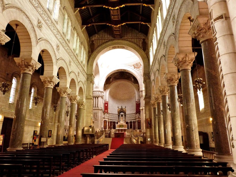 37000 TOURS Basilique Jean Montagne 03.jpg