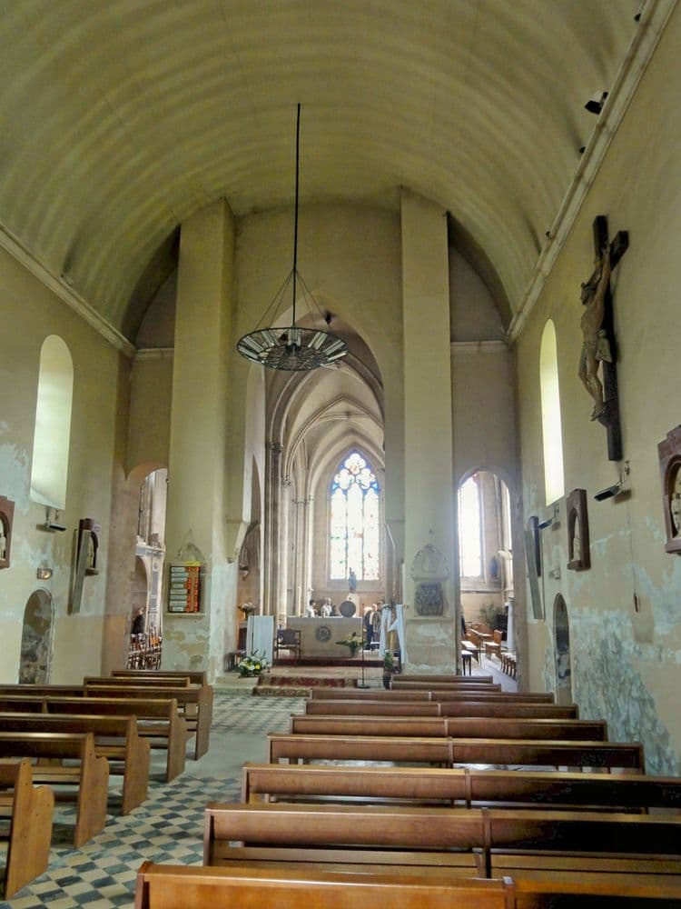 60180 Nogent sr OIseNogent-sur-Oise_(60),_église_Ste-Maure-et-Ste-Brigide,_nef,_vue_vers_la_base_du_clocher_1WIKI PIERRE POSCHADEL.jpg