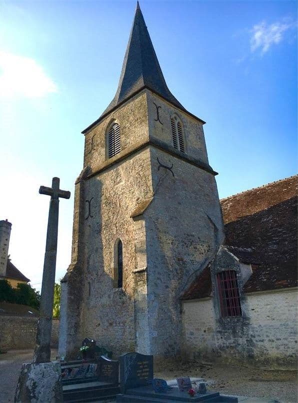 61150 Loucé Sauvegarde patrimoine clocher.jpg