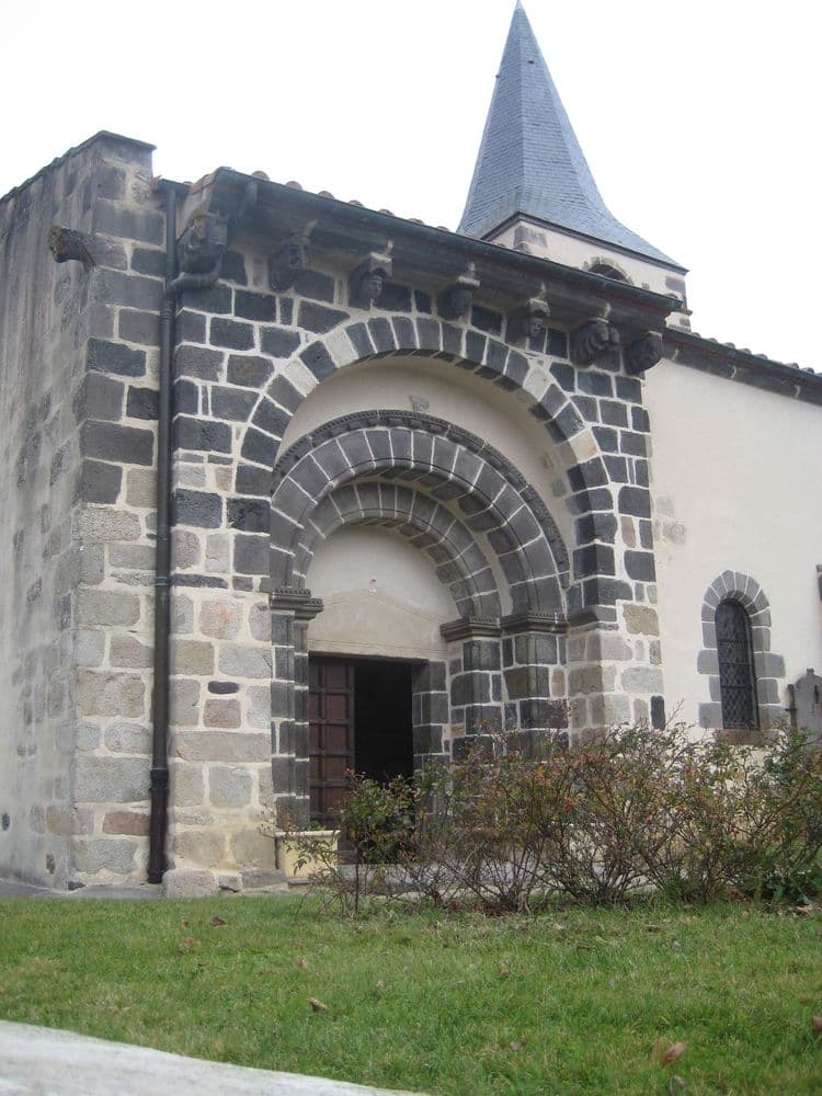 63770 Comps Église_Notre-Dame_de_Comps Wiki Sylenius porche.jpg