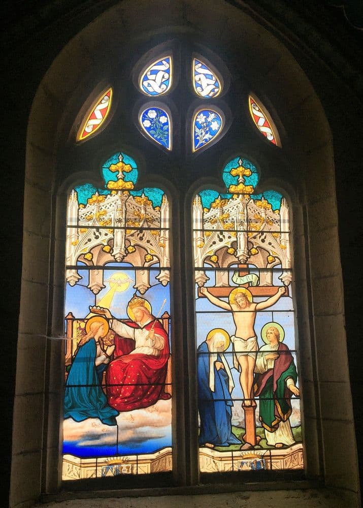 69790 Chapelle_de_Vers_-_Vitrail_Sud Wikicommons Asordet.jpg