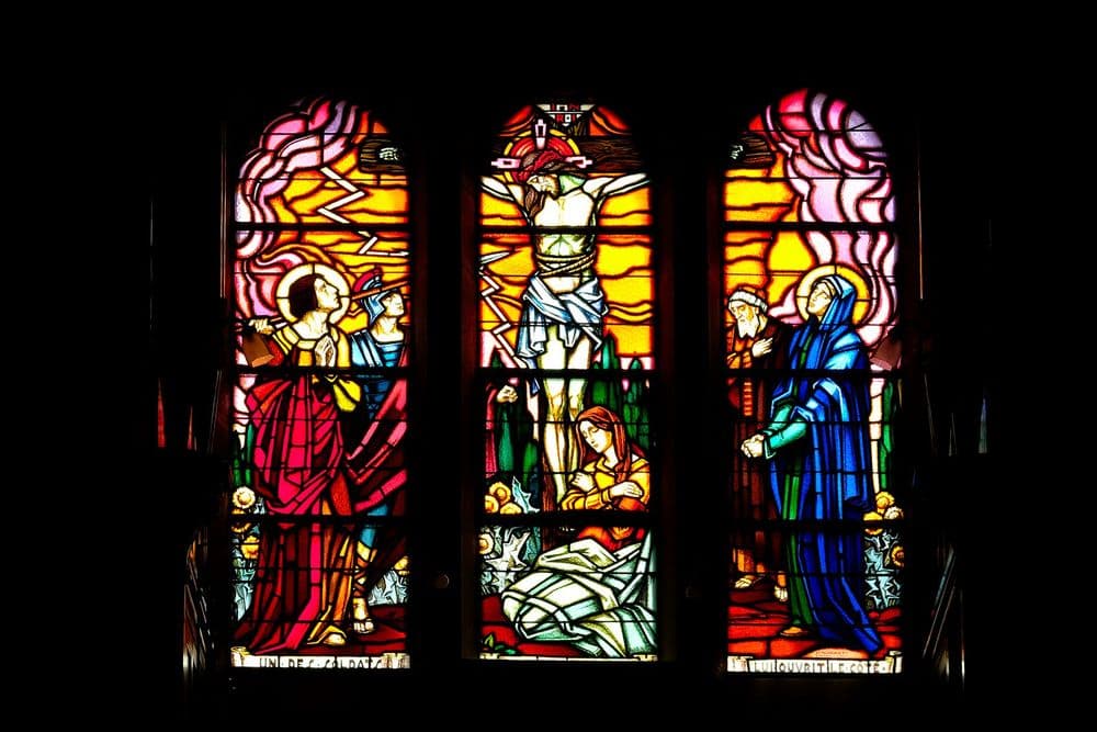 71600 Paray le Monial 34. Vitrail de la TransfixionPELLET FINET PRTL 71.jpg