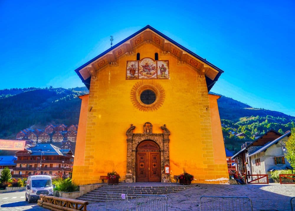 73450 Valloire Wiki Zairon Église_Notre-Dame-de-l'Assomption_Extérieur_Facade.jpg