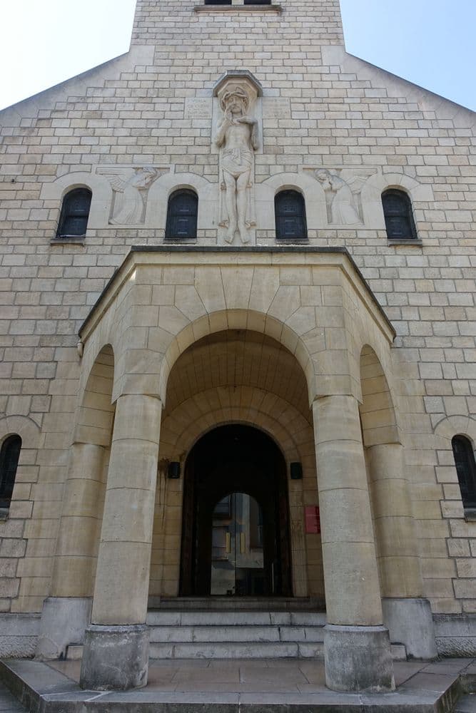 75020 PARIS Flickr Guilhem VELUT. notre-dame-des-otages--paris_33888883956_o.jpg