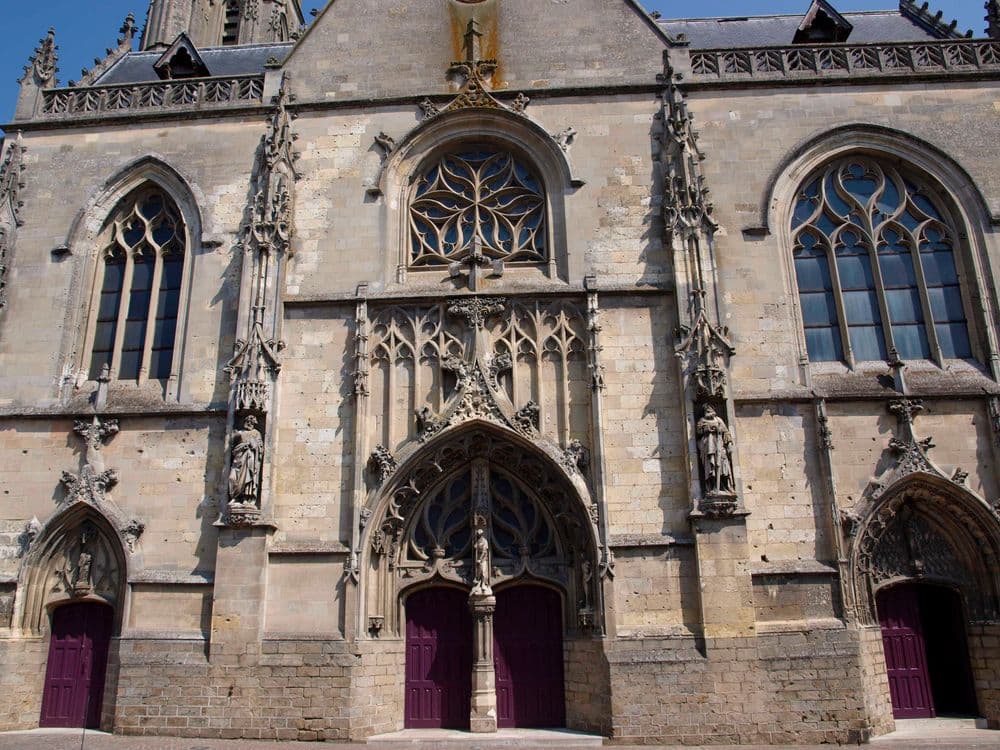 80200 Péronne Wikicommons DestinationHauteSomme Porche.jpg