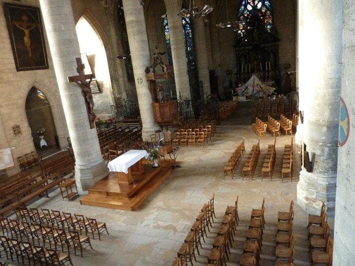 80200 Wikicommons Paulparis2010 Eglise_PERONNE_Nef.jpg