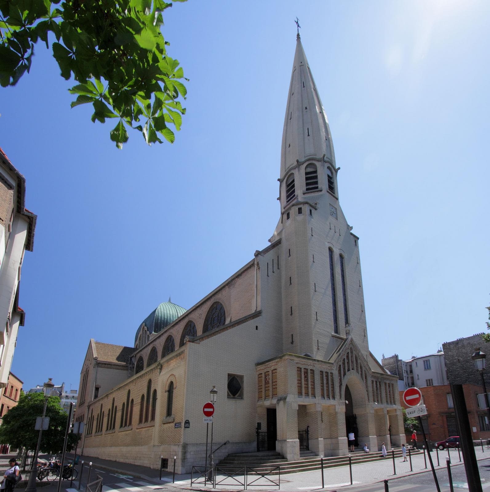 Paris 75015 - Église Saint-Léon