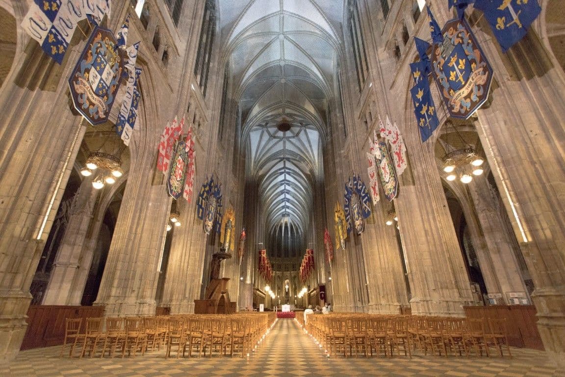 Vue depuis le fond de la nef