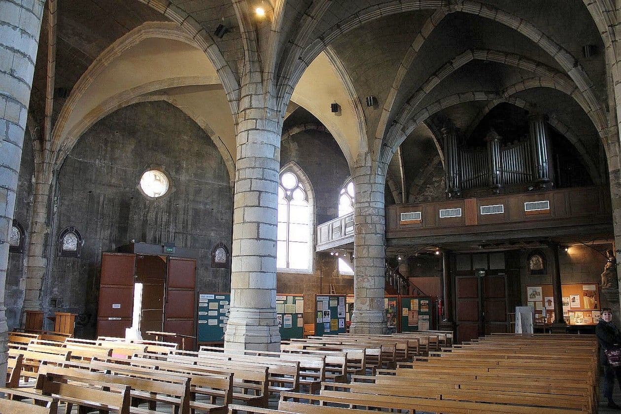 Montluçon_église_Notre_Dame_collateral WIKI Modillons58.jpg