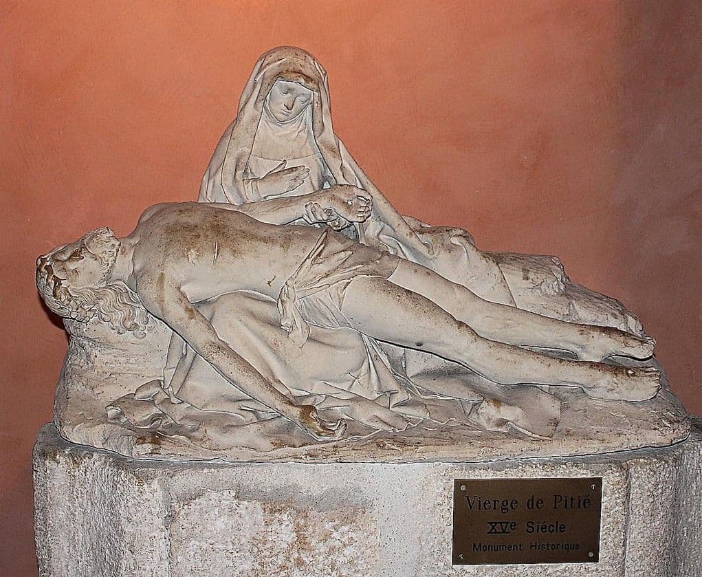 Montluçon_église_Saint_Pierre_pieta WIKI Modillons58.jpg