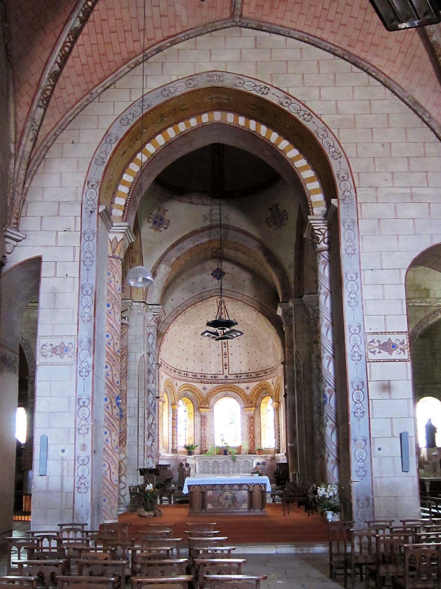 Montmorillon  - Église Notre-Dame et crypte Sainte Catherine