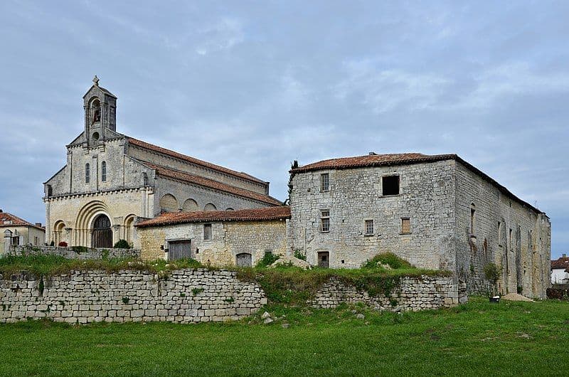 eglise-xiie-et-xixe-siecleset-du-prieure-ronsenac-WIKI JLPC.jpg